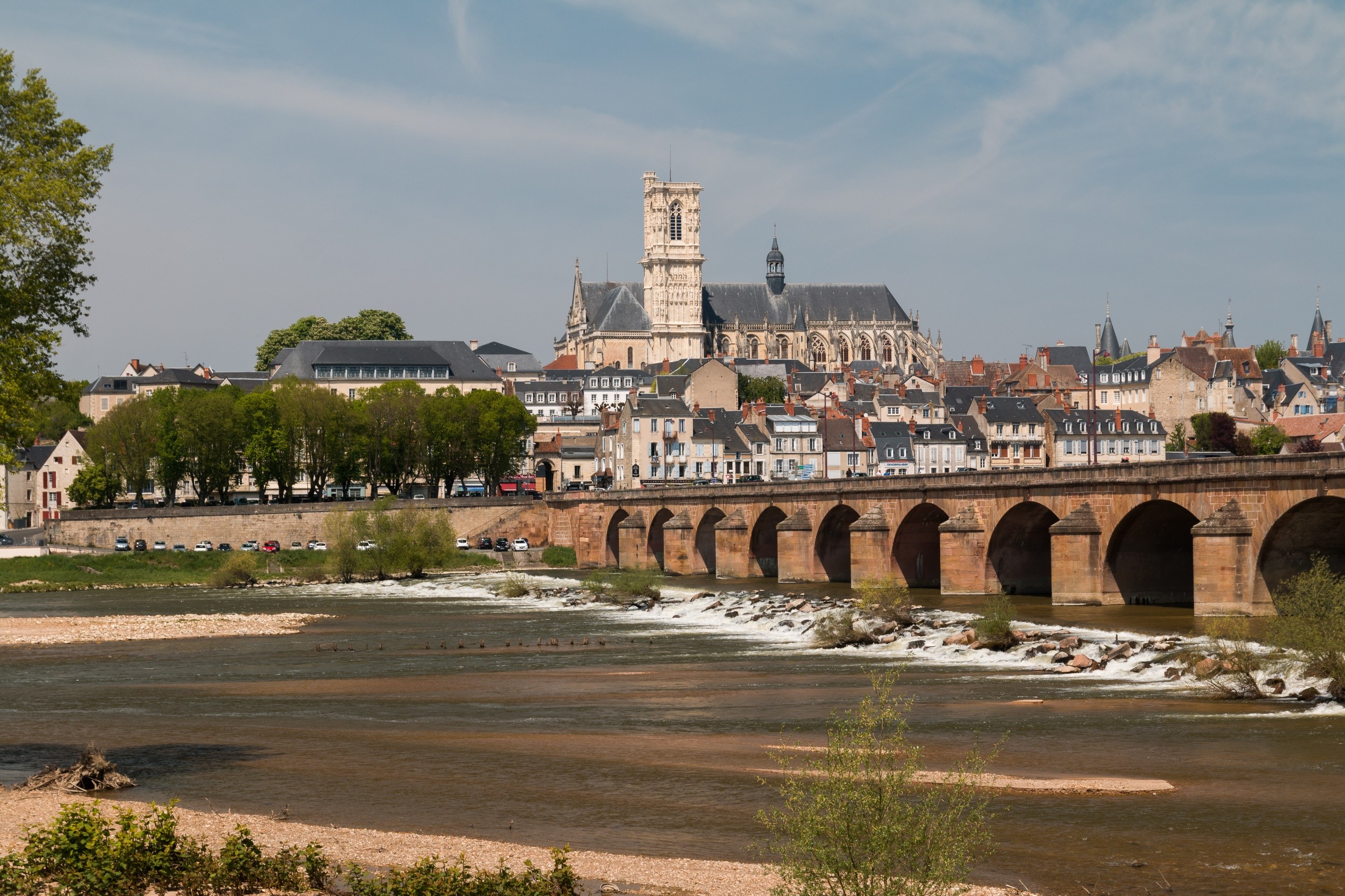 Nevers-Pont sur la Loire-Cathédrale Saint Cyr et Sainte Julitte par Daniel VILLAFRUELA (CC BY-SA 4.0)